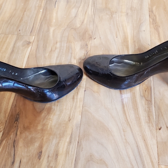 Stuart Weitzman Brown Patent Leather Pumps - Picture 7 of 11